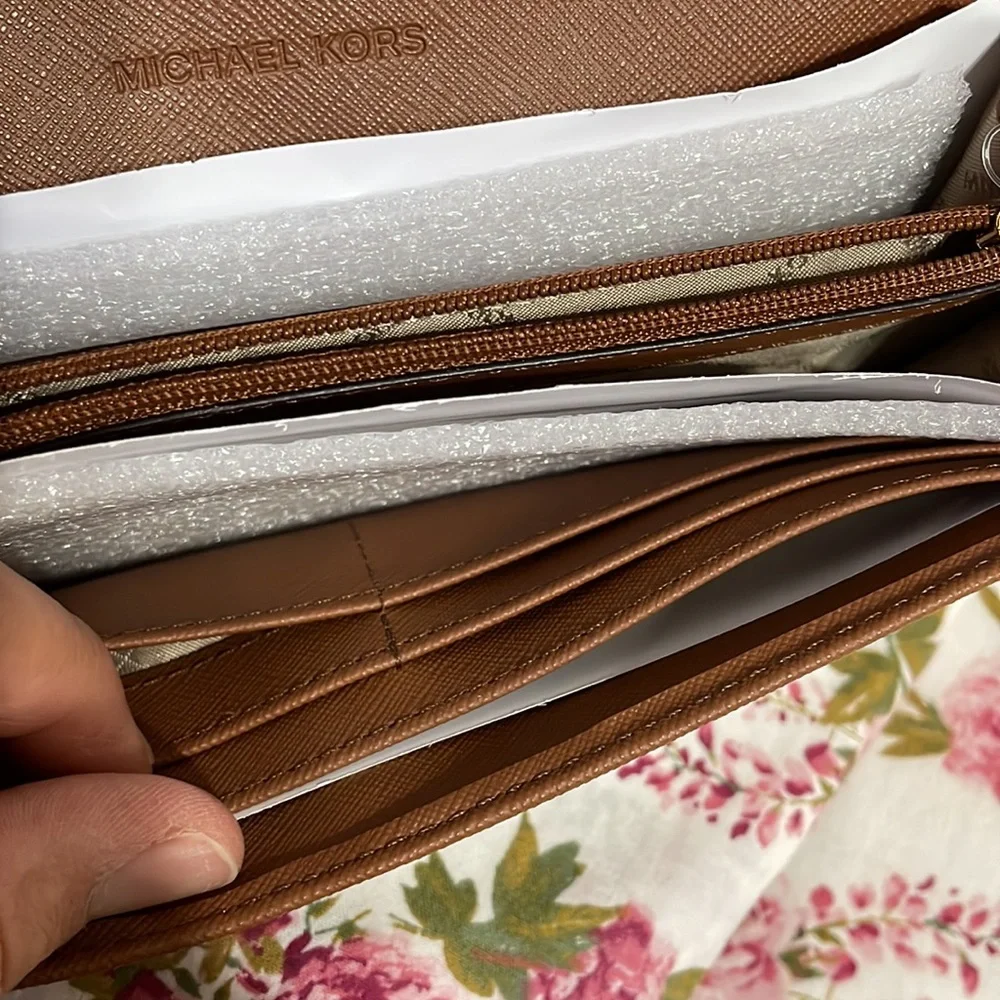 🤎Michael Kors 🤎Large Wallet on a Chain/Brown - Picture 13 of 16